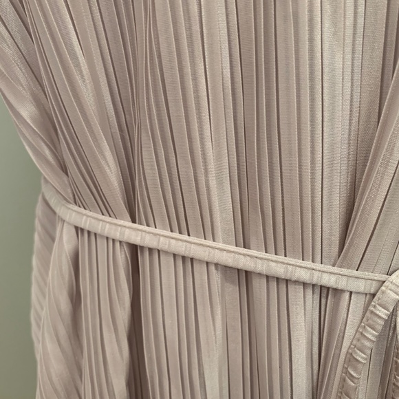 ASOS Platinum Pleated Draped Silky Top (8) - Picture 4 of 4